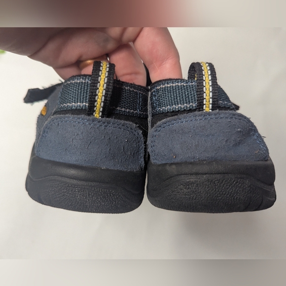 Keen Sandals Youth Size 4 - Picture 4 of 8